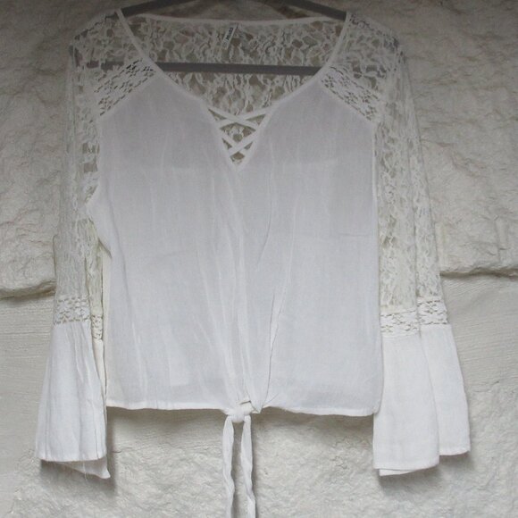 Boho Juniors White Lace Bell Sleeve Front Tie Top NWOT - Picture 1 of 5